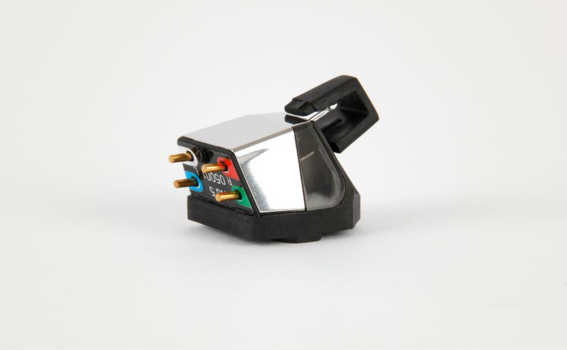 The Nd5 with the black stylus guard clipped in place over the cantilever