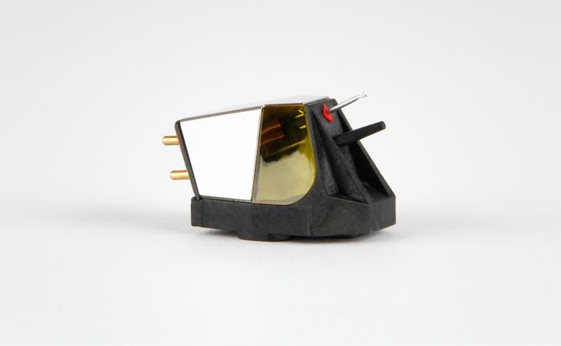 The Nd7 in studio side view, yellow window panel beside the mirror-polished flank on the black moulded body