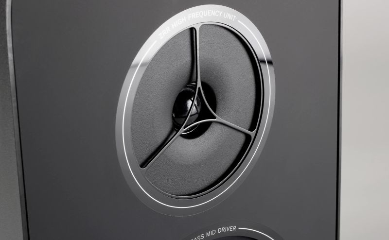Macro of the Rega ZRR high frequency unit, its three-spoke guard and the engraved ring around it