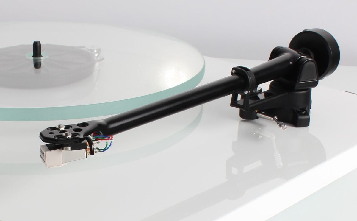 The RB220 mounted on a white plinth, three point mounting and balance weight in view