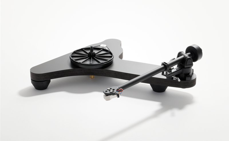 The Rega Replay without its platter: the matt black plinth with its three feet, the sub-platter and the RB110 tonearm.