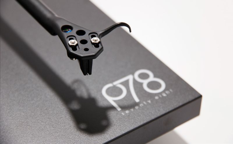 The RB220 tonearm at rest over the matt black plinth and the p78 badge