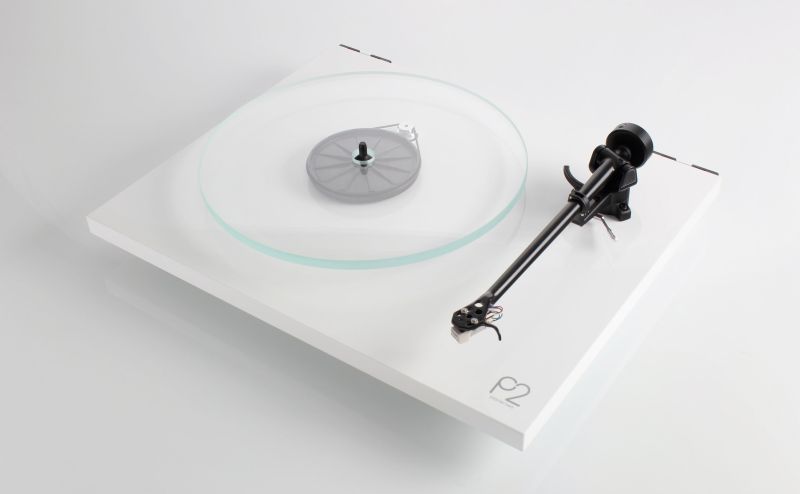 The mat removed, showing the 10 mm Optiwhite glass platter and the central spindle