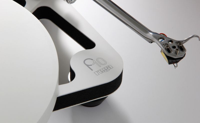 The ceramic platter edge, the polished RB3000 arm tube and the P10 badge