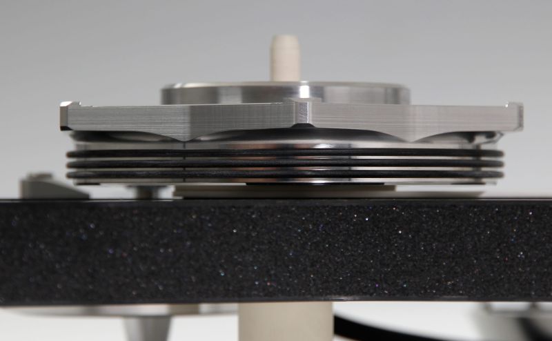 The ceramic platter and aluminium hub seen edge-on, with the Reference drive belts
